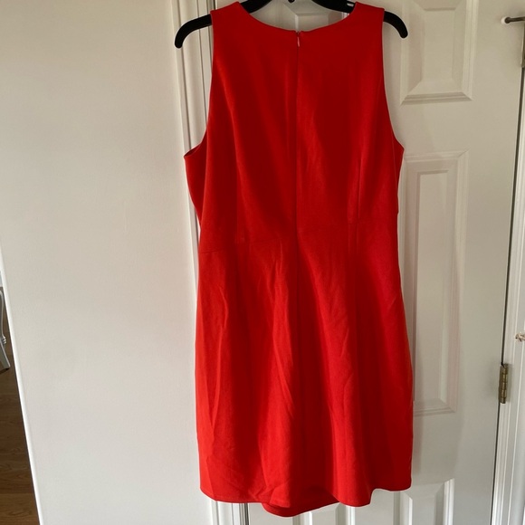 NWT Donna Morgan Women’s Dress Red Sleeveless Ruched Classic Drape Sheath 18W - Picture 2 of 5